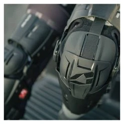 EVS RS9 Knee Brace -Highway 21 shop evsrs9 knee brace 3