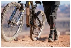 Fasthouse Hooper MTB Knee Pads -Highway 21 shop fasthouse hooper mtb knee pads black 5